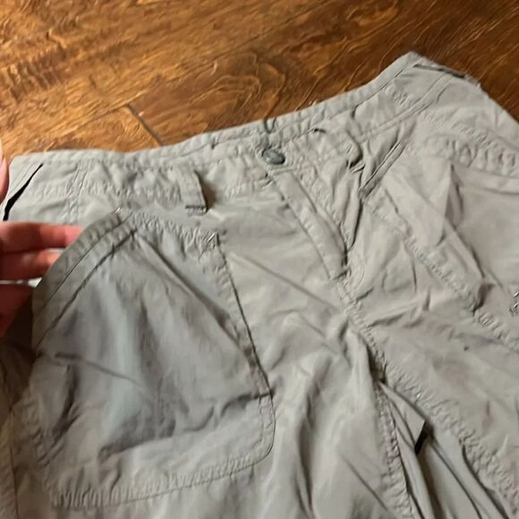 The North Face Olive Bermuda Shorts, 8 Long! - Picture 2 of 10